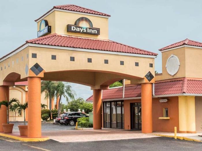 Hotel Days Inn by Wyndham Fort Myers - Bild 1