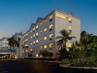 Hotel Hampton by Hilton Grand Cayman Seven Mile Beach - Bild 5