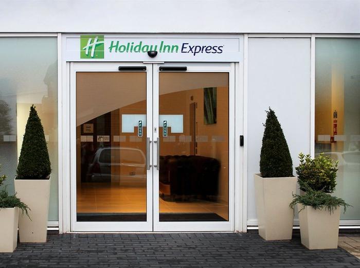 Hotel Holiday Inn Express Wakefield - Bild 1