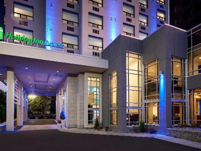Hotel Holiday Inn Express Windsor Waterfront - Bild 1