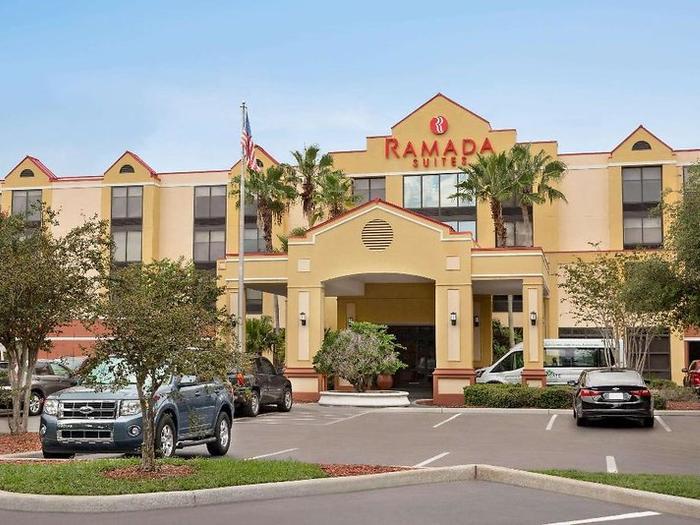 Hotel Ramada Suites Orlando Aiport - Bild 1