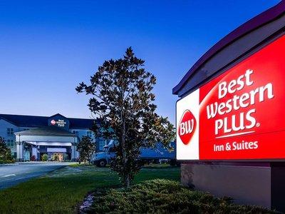 Best Western Plus Chain of Lakes Inn & Suites