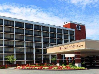 DoubleTree by Hilton Hotel Charlottesville