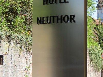 Neuthor