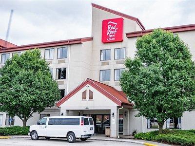 Red Roof Inn & Suites Airport